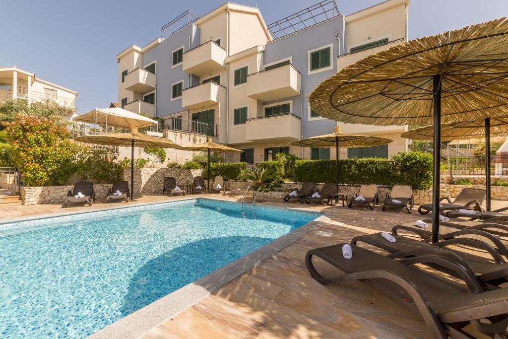 SeaEsta apartment Pool&Beach Slatine Exterior foto
