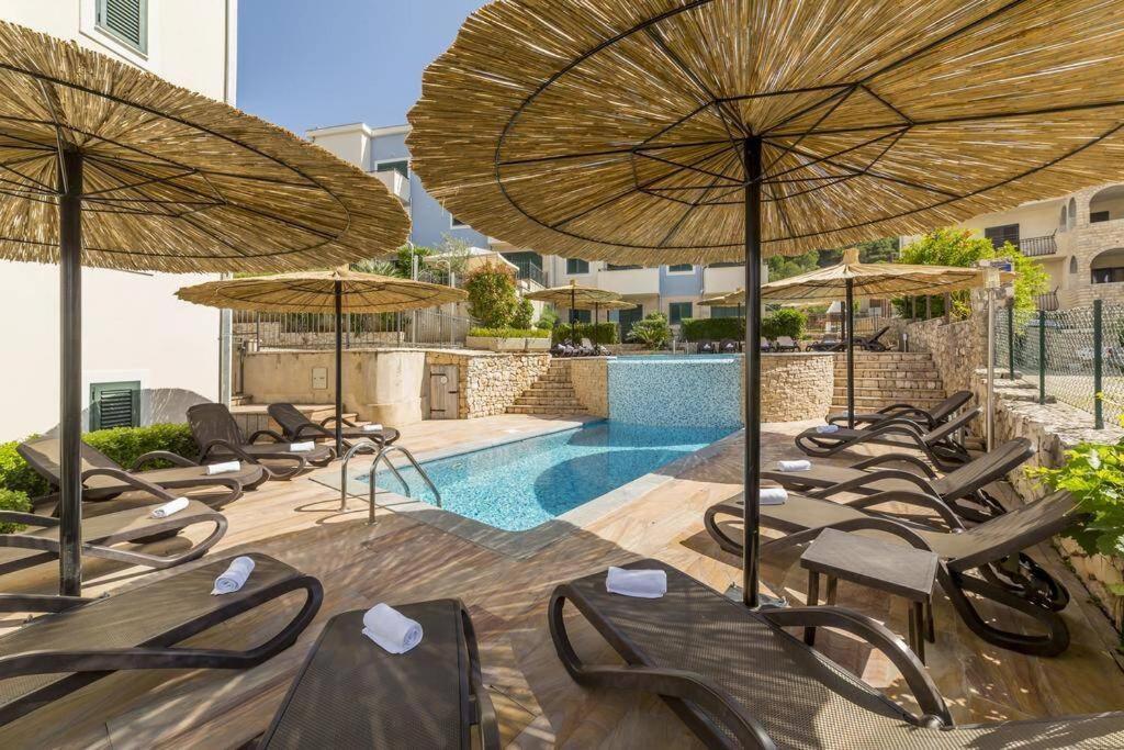 SeaEsta apartment Pool&Beach Slatine Exterior foto